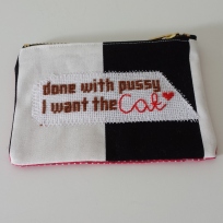 "done with pussy I want the cat <3" 12,5 x 9 cm